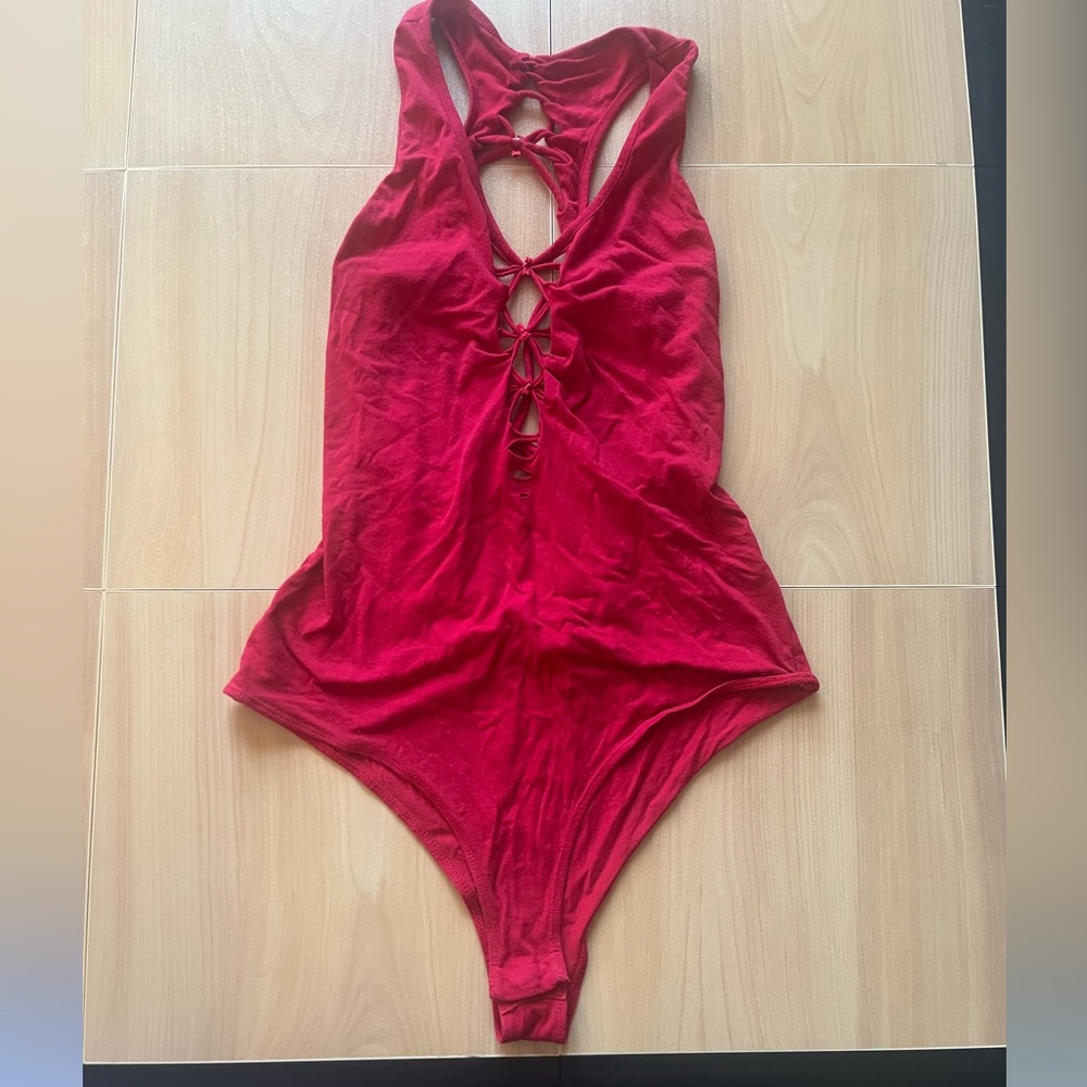 Twisted movement preloved RED XL Snap-bottom XXX bodysuit